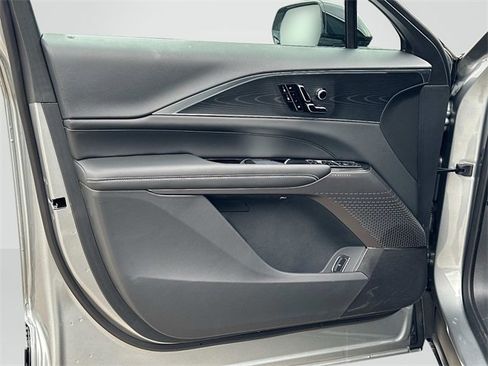 Used 2025 Cadillac Lyriq Luxury image 8