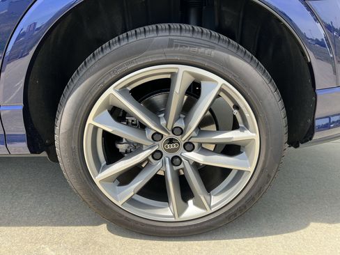 Certified 2025 Audi Q3 2.0T Premium w/ Convenience Package AWD/4WD image 13