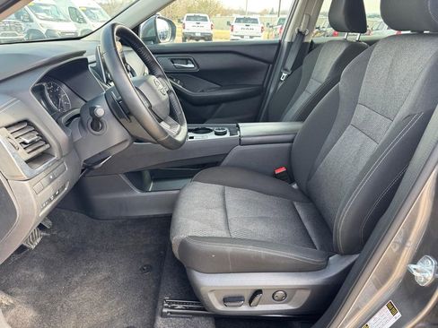 Used 2025 Nissan Rogue SV image 8