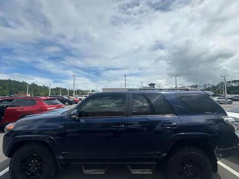 Used 2021 Toyota 4Runner TRD Off-Road Premium w/ Moonroof Package AWD/4WD image 4