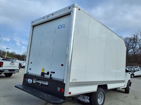 New 2025 GMC Savana 3500 w/ Power Convenience Package image 19