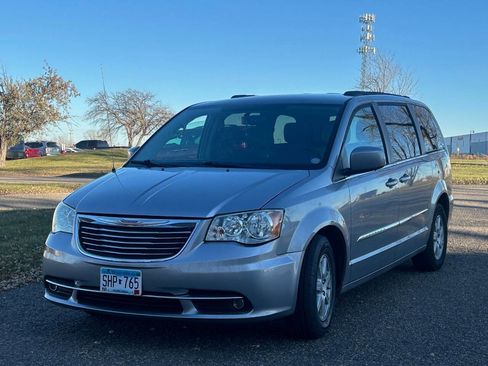 Used 2013 Chrysler Town & Country Touring image 1