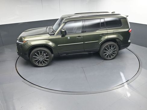 Used 2024 Lexus GX 550 w/ Cold Area Package image 34