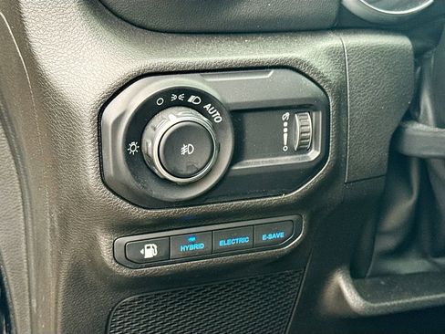 Used 2023 Jeep Wrangler Unlimited Sahara w/ Cold Weather Group AWD/4WD image 11