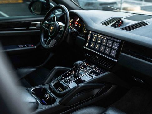 Used 2020 Porsche Cayenne image 37
