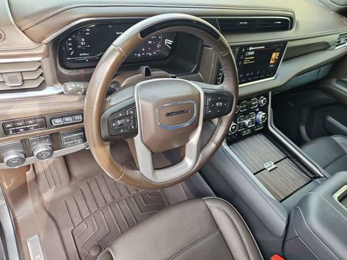 Used 2024 GMC Yukon Denali w/ Advanced Technology Package image 10