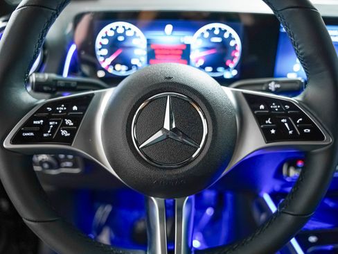 New 2025 Mercedes-Benz GLB 250 250 4MATIC image 15