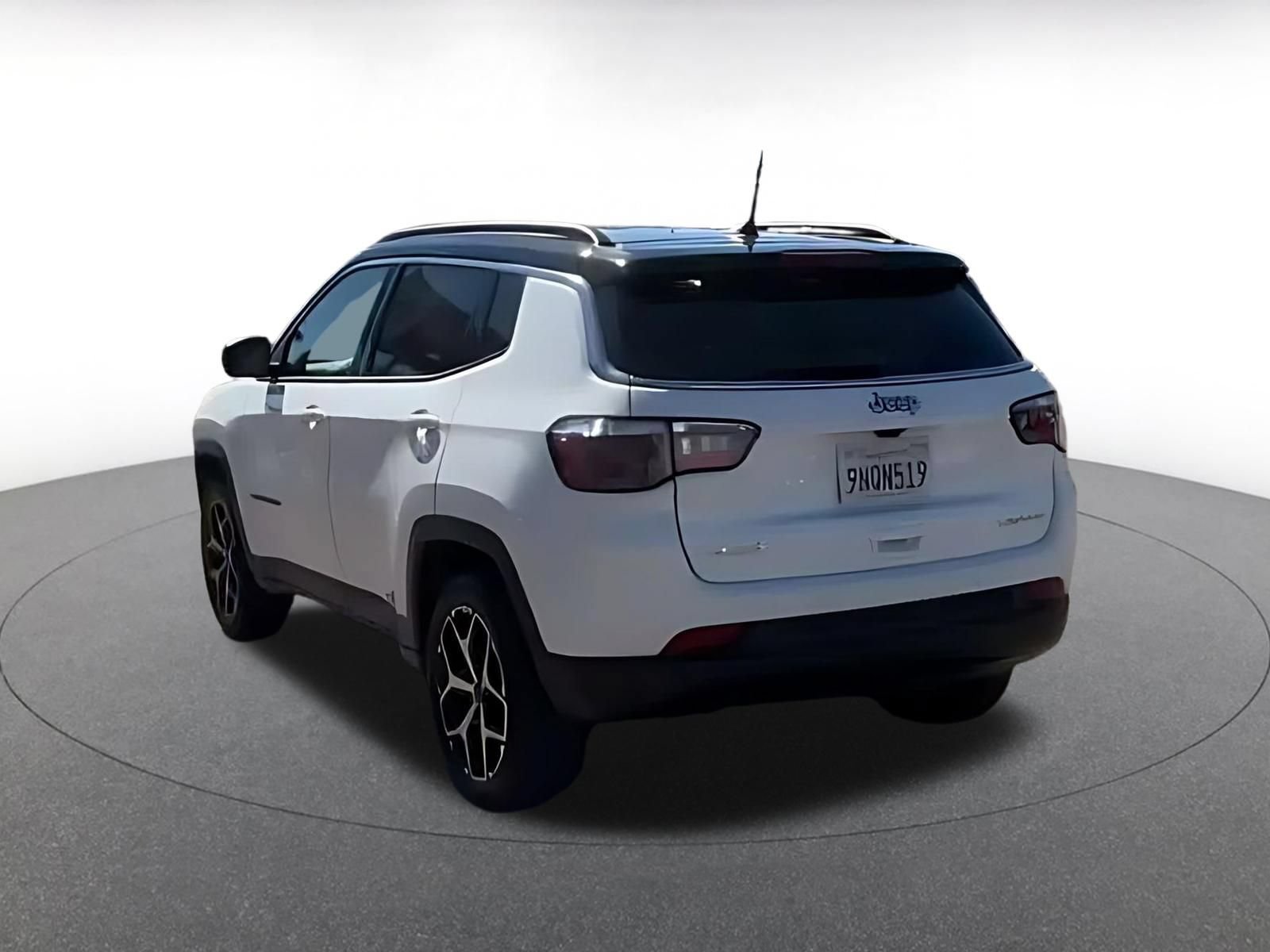 Used 2025 Jeep Compass Limited AWD/4WD image 14
