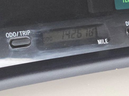 Used 2002 Toyota Avalon XLS image 23