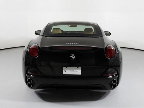 Used 2011 Ferrari California image 15