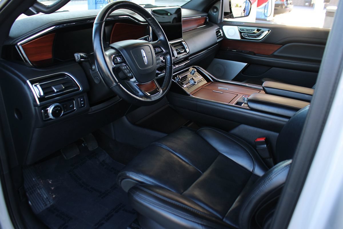 Used 2020 Lincoln Navigator L Reserve w/ Equipment Group 208A Reserve AWD/4WD image 13