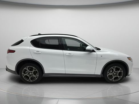 Used 2023 Alfa Romeo Stelvio Ti AWD/4WD image 6
