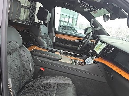 Used 2023 Jeep Grand Wagoneer L Series III image 8