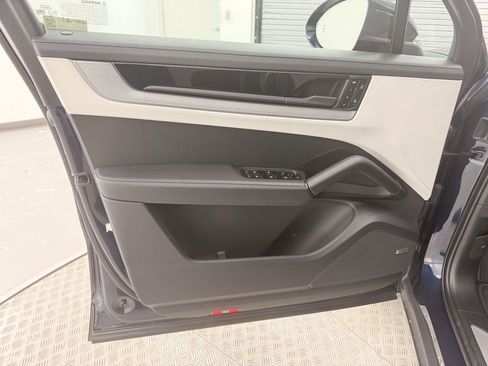New 2025 Porsche Cayenne image 22