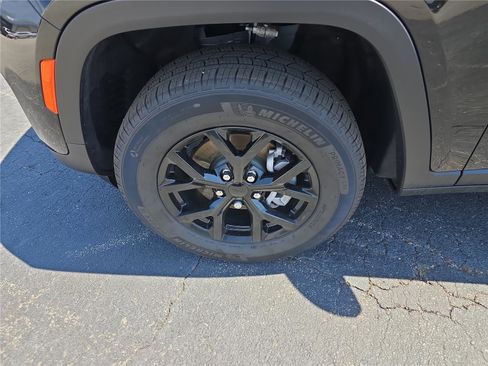 New 2025 Jeep Grand Cherokee Altitude AWD/4WD image 11