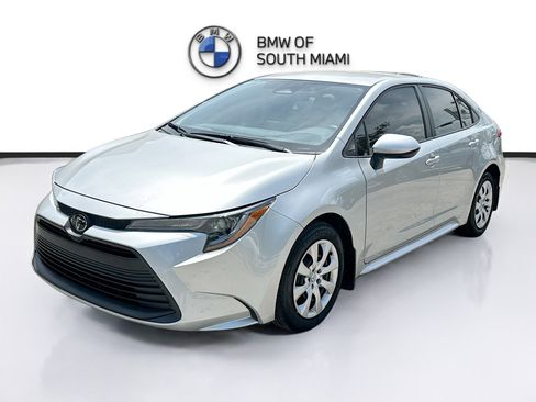 Used 2025 Toyota Corolla LE FWD image 3