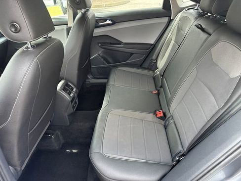 Used 2024 Volkswagen Taos SE image 17