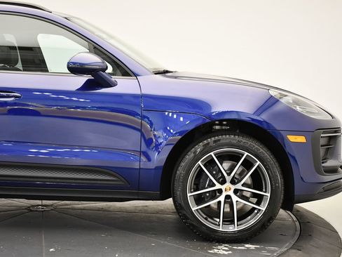 Certified 2025 Porsche Macan image 14