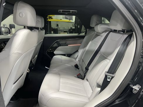 Used 2025 Land Rover Range Rover Sport AWD/4WD image 30