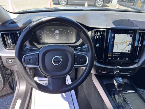Used 2020 Volvo XC60 T6 Momentum AWD/4WD image 18