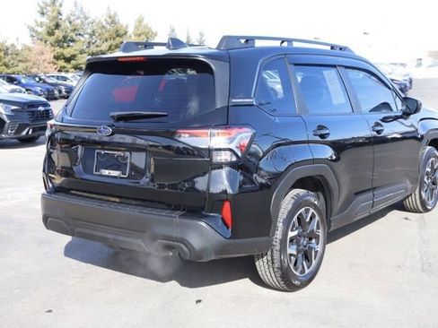 Used 2025 Subaru Forester Premium AWD/4WD image 3
