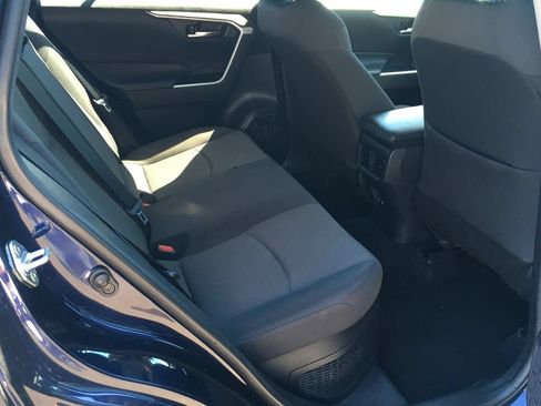 Used 2021 Toyota RAV4 XLE AWD/4WD image 8