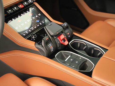 Used 2025 Lamborghini Urus SE AWD/4WD image 17