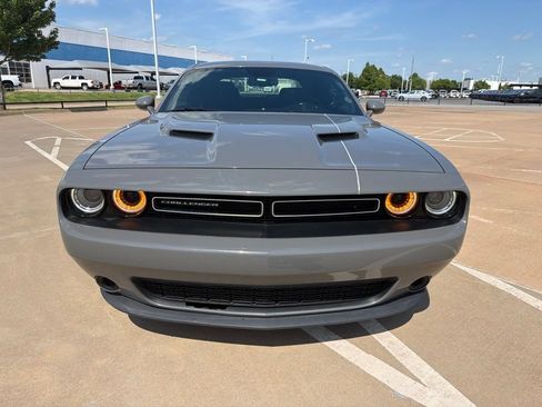 Used 2019 Dodge Challenger SXT RWD image 5