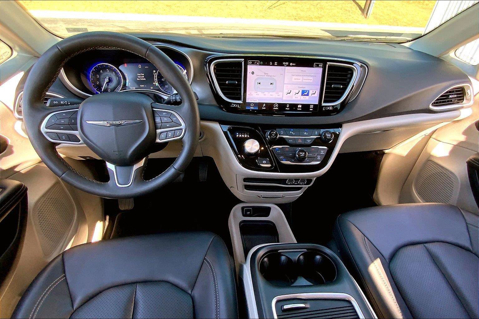 Used 2024 Chrysler Pacifica Touring-L FWD image 14