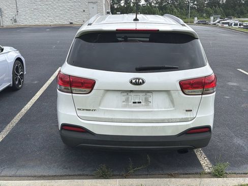 Used 2017 Kia Sorento FWD image 6