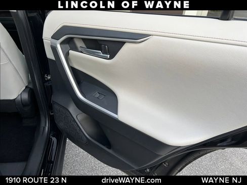 Used 2019 Toyota RAV4 Limited w/ Carpet Mat Package AWD/4WD image 19