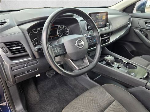 Used 2025 Nissan Rogue SV FWD image 9