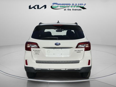 Used 2017 Subaru Outback 3.6R Touring image 3