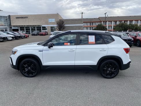 Used 2023 Volkswagen Taos SE w/ Panoramic Sunroof Package FWD image 48