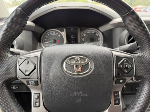 Used 2018 Toyota Tacoma SR5 AWD/4WD image 23