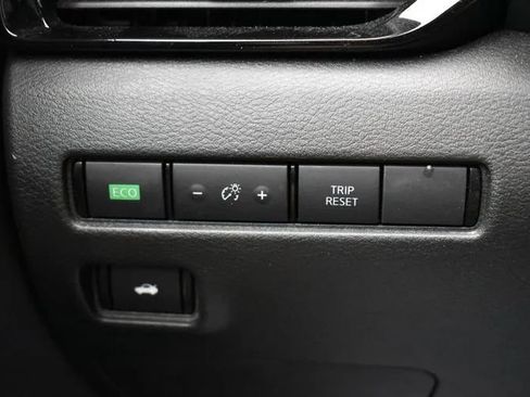 Used 2025 Nissan Sentra SV FWD image 21