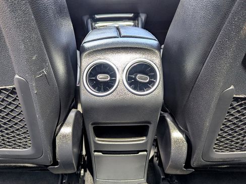 Used 2021 Mercedes-Benz GLB 250 4MATIC w/ Premium Package image 35