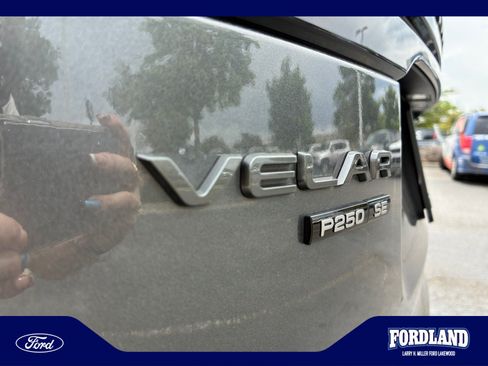 Used 2019 Land Rover Range Rover Velar R-Dynamic SE AWD/4WD image 23