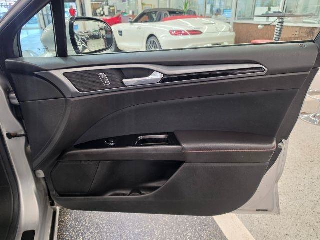 Used 2014 Ford Fusion SE w/ Equipment Group 201A FWD image 29