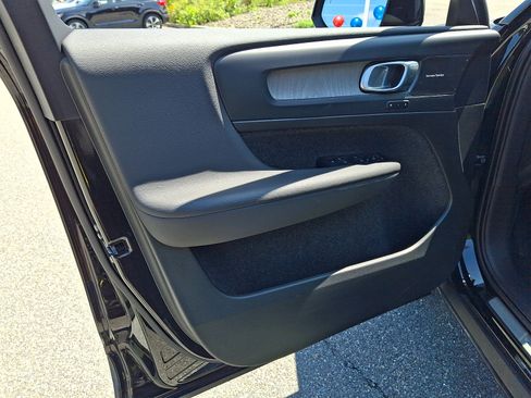 Certified 2024 Volvo XC40 B5 Plus w/ Protection Package Premier AWD/4WD image 13