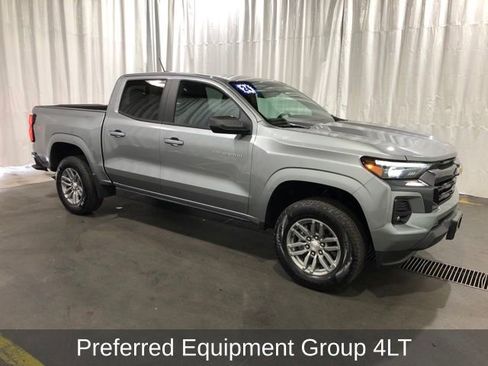 Used 2024 Chevrolet Colorado LT w/ LT Convenience Package III AWD/4WD image 2