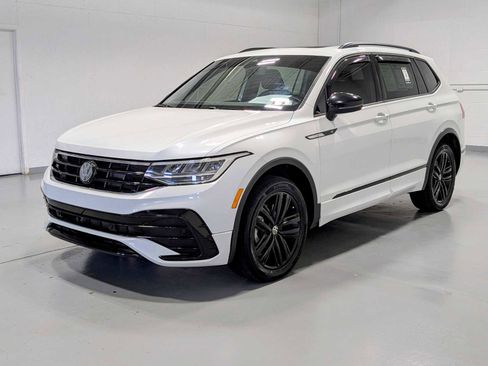 Used 2022 Volkswagen Tiguan SE R-Line AWD/4WD image 1