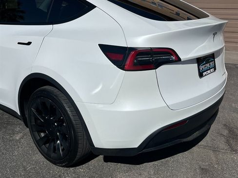 Used 2022 Tesla Model Y Long Range AWD/4WD image 14