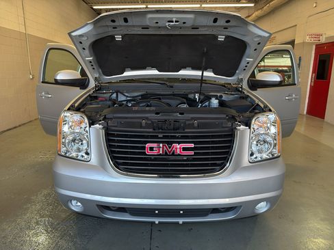 Used 2012 GMC Yukon SLT w/ SLT-2 Equipment Package AWD/4WD image 8