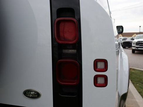 Used 2023 Land Rover Defender 130 X-Dynamic SE image 42