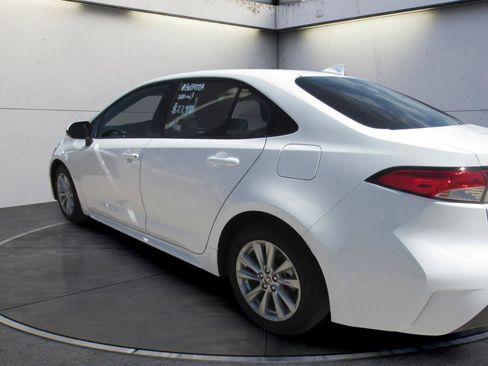 Used 2026 Toyota Corolla LE w/ LE Premium Package FWD image 4