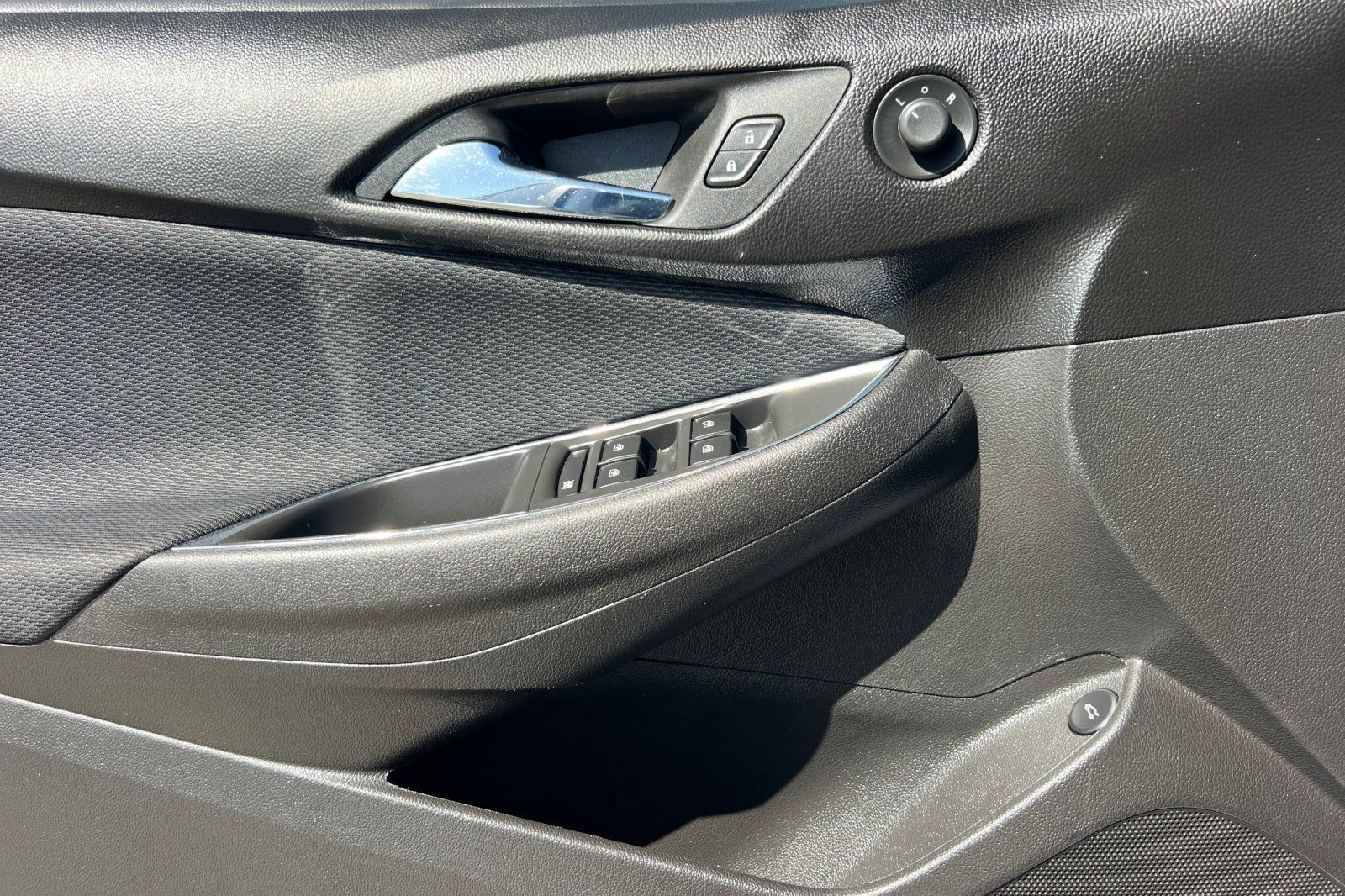 Used 2017 Chevrolet Cruze LS FWD image 12