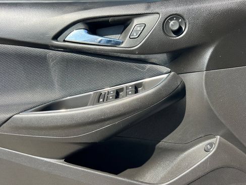 Used 2017 Chevrolet Cruze LS FWD image 12