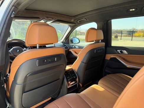 Used 2022 BMW X7 xDrive40i w/ M Sport Package image 5