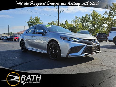 Used 2021 Toyota Camry XSE image 1